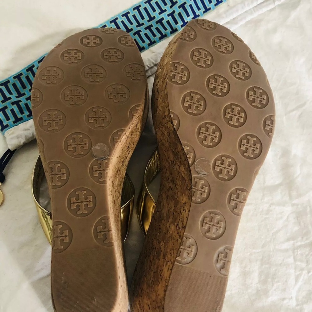 Tory Burch Gold Metallic Wedge Logo Sandals 10 M - Picture 8 of 8